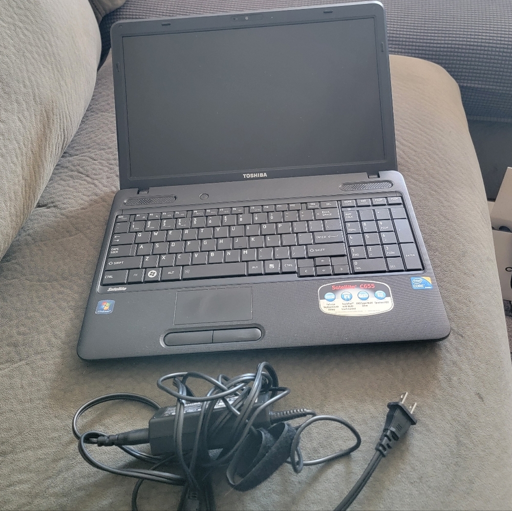 Toshiba Satellite C655 15" Black laptop FOR PARTS with Supply Cable